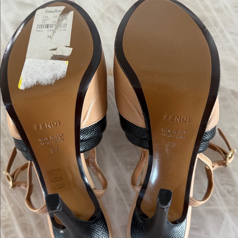 Rare Fendi Black and Tan Peep-Toe Heels Size 37 - Picture 16 of 16